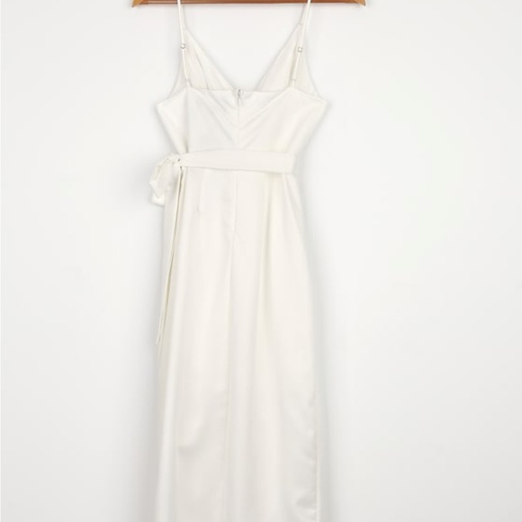 White satin dress - Picture 4 of 5